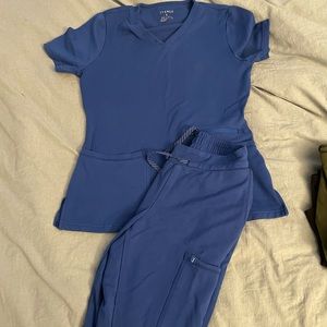 Jaanuu scrub set